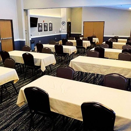 Americinn By Wyndham Fergus Falls Conference Center Экстерьер фото