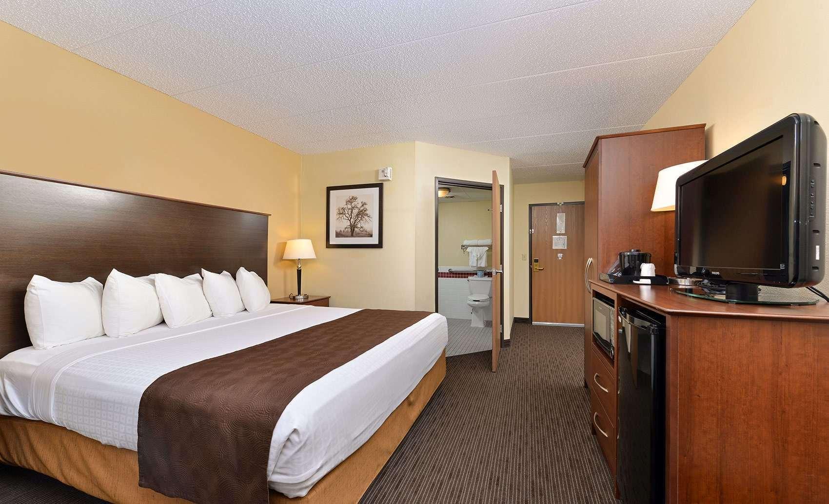 Americinn By Wyndham Fergus Falls Conference Center Экстерьер фото