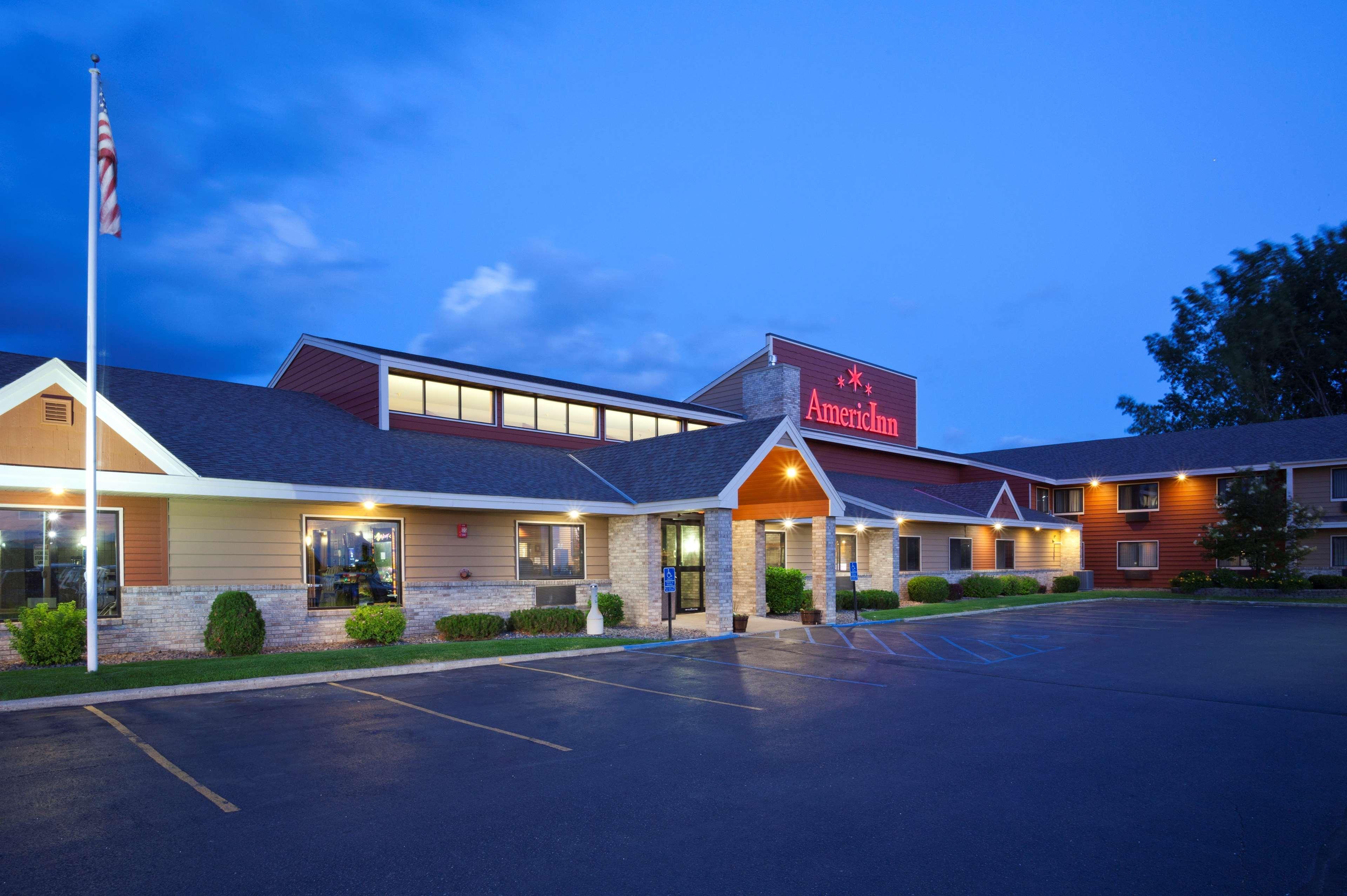 Americinn By Wyndham Fergus Falls Conference Center Экстерьер фото