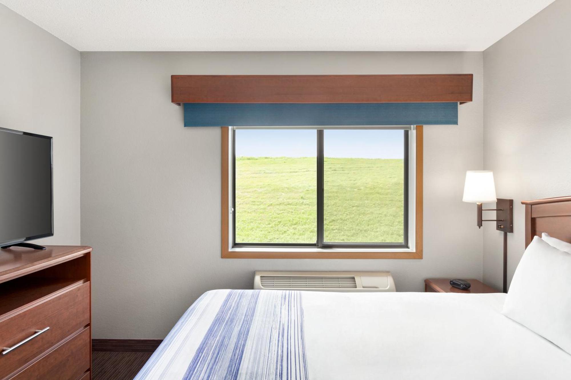 Americinn By Wyndham Fergus Falls Conference Center Номер фото