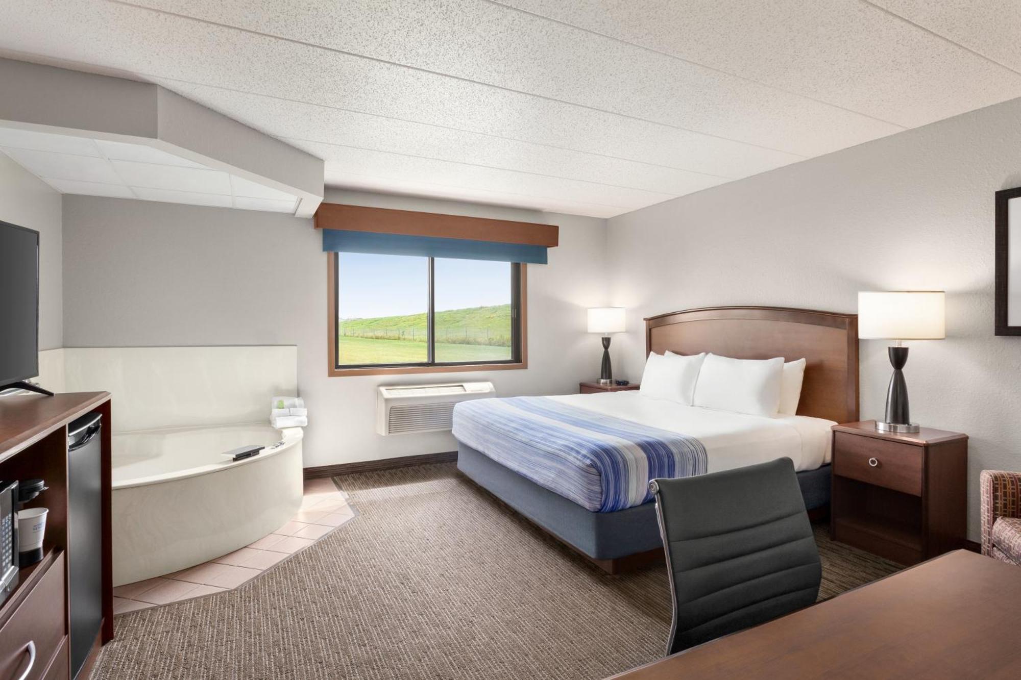 Americinn By Wyndham Fergus Falls Conference Center Номер фото