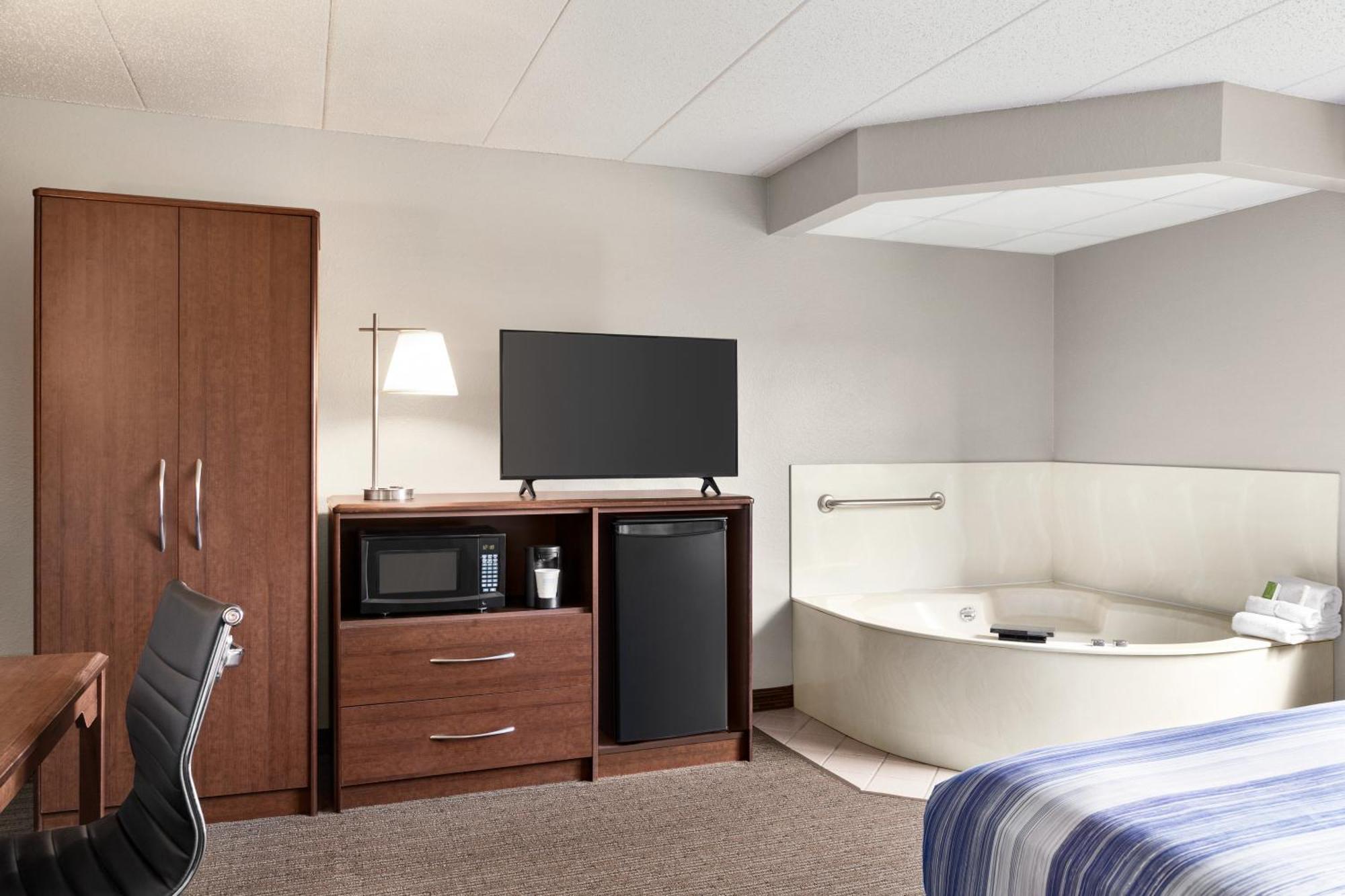 Americinn By Wyndham Fergus Falls Conference Center Номер фото