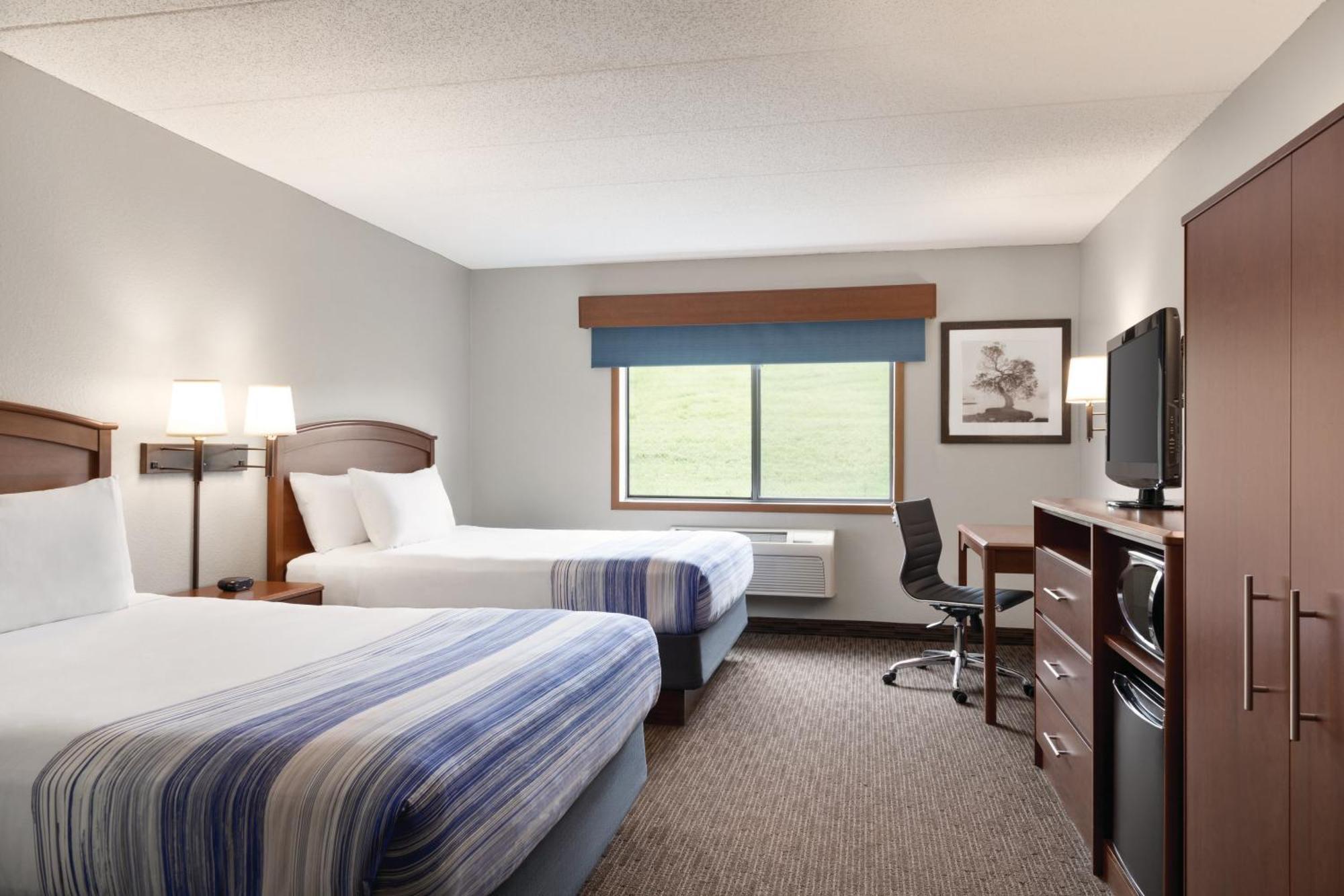 Americinn By Wyndham Fergus Falls Conference Center Экстерьер фото