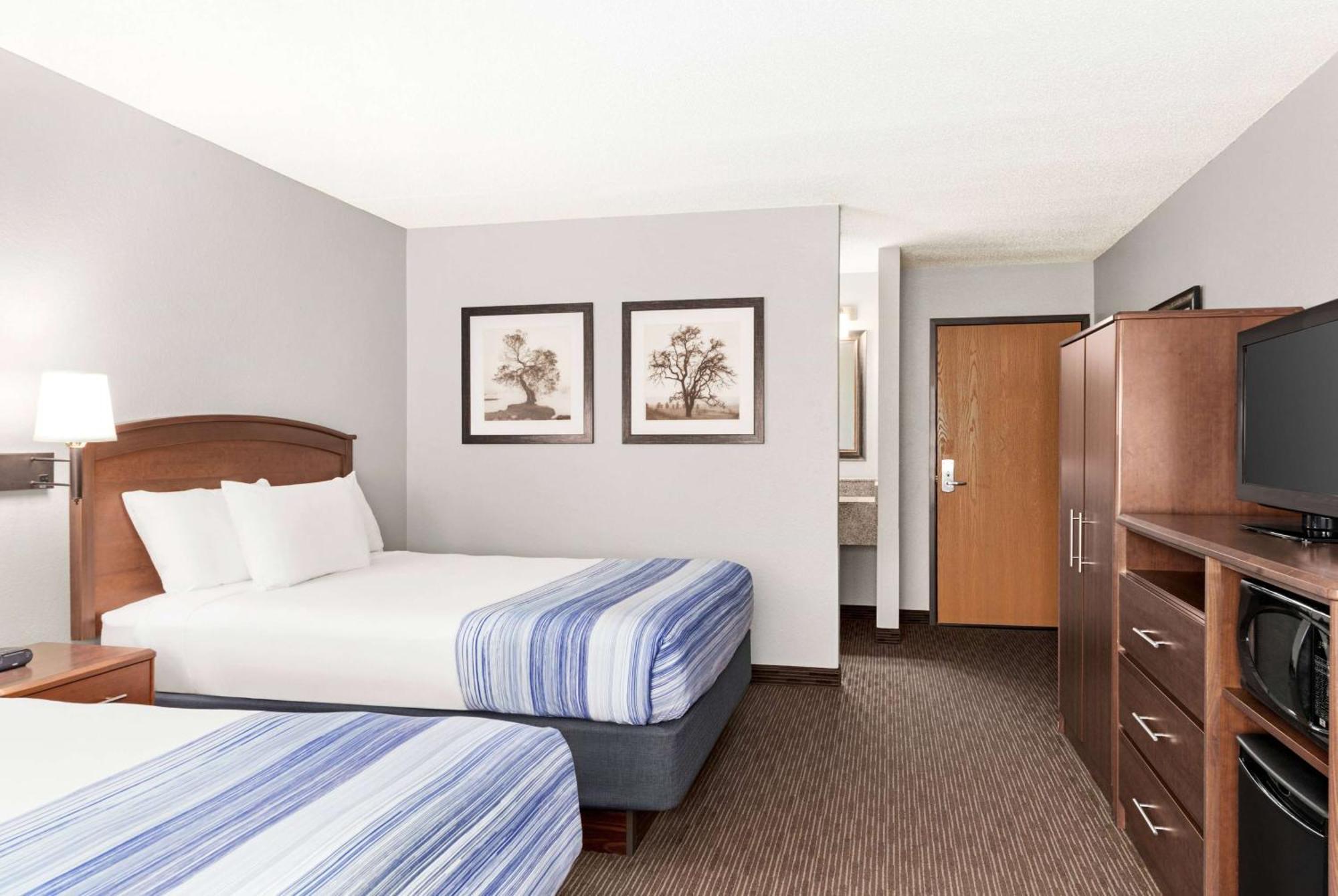 Americinn By Wyndham Fergus Falls Conference Center Экстерьер фото