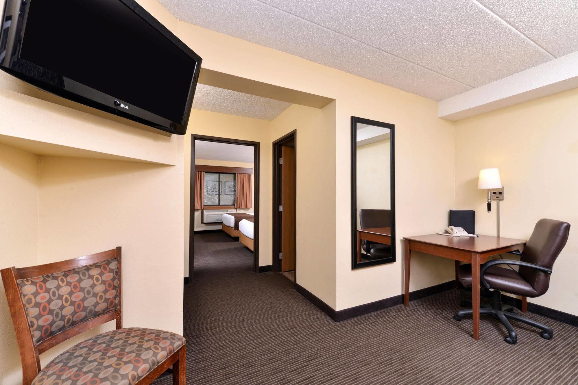 Americinn By Wyndham Fergus Falls Conference Center Экстерьер фото